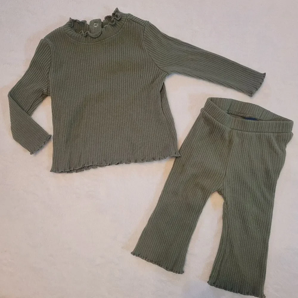Old navy size 3-6 months Plush girls olive green Cozy-Knit Top & Flare Pants Set